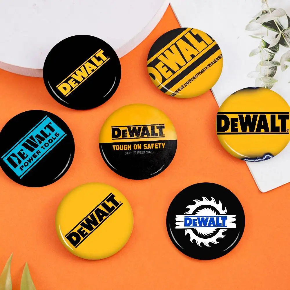 Klassisches Power-Logo D-DewaltS Neue Broschen Weiche Anstecknadel Lustiger Gnarpy auf einem Skateboard Meme-Abzeichen Gamer-Kollektion Geschenke
