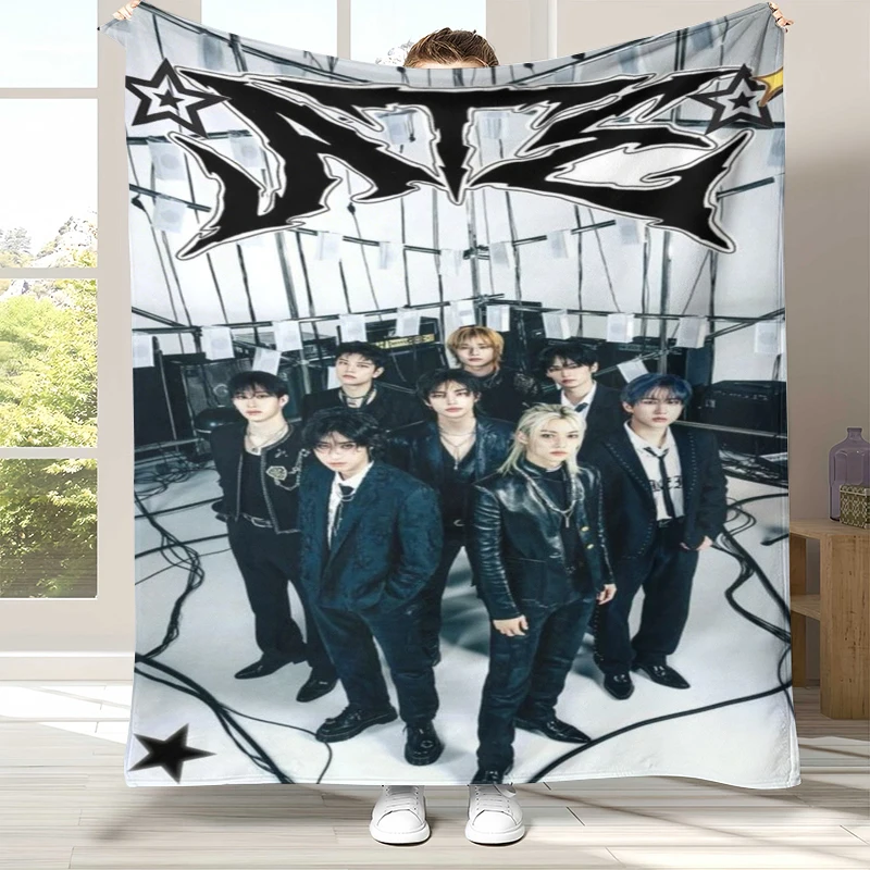 HD Stray Kids Kpop Star Flanelldecke, ultraweicher, warmer Plüschüberwurf für Zuhause, Schlafzimmer, Bett, Sofa, Camping, Picknick, Geschenk Image