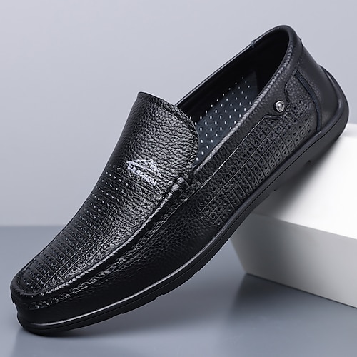Weiße, perforierte Herren-Slipper, atmungsaktive Freizeitschuhe zum Hineinschlüpfen, ideal für Alltag, Büro, Reisen, Wochenend-Outfits, einen eleganten Freizeit-Sommerstil und bequemes Gehen. Image