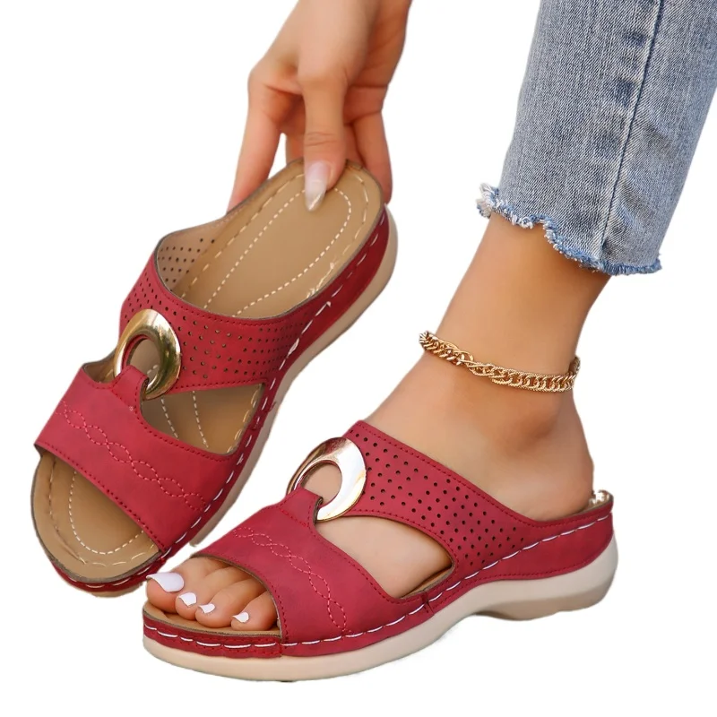 2026 Sommer Damen Slip-on Plateau-Keilsandalen mit offener Zehenpartie, Retro-Metallschnalle, Strand-Freizeitschuhe, bequeme Damenschuhe