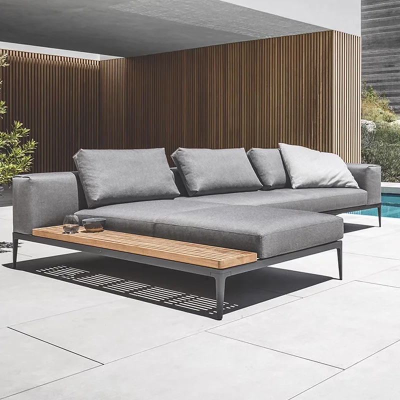 Nordisches Outdoor-Sofa-Set für Villa und Hof, Sonnenschutz-Teakholz-Sofa, Hotel-Outdoor-Sitzgruppe aus Aluminiumlegierung