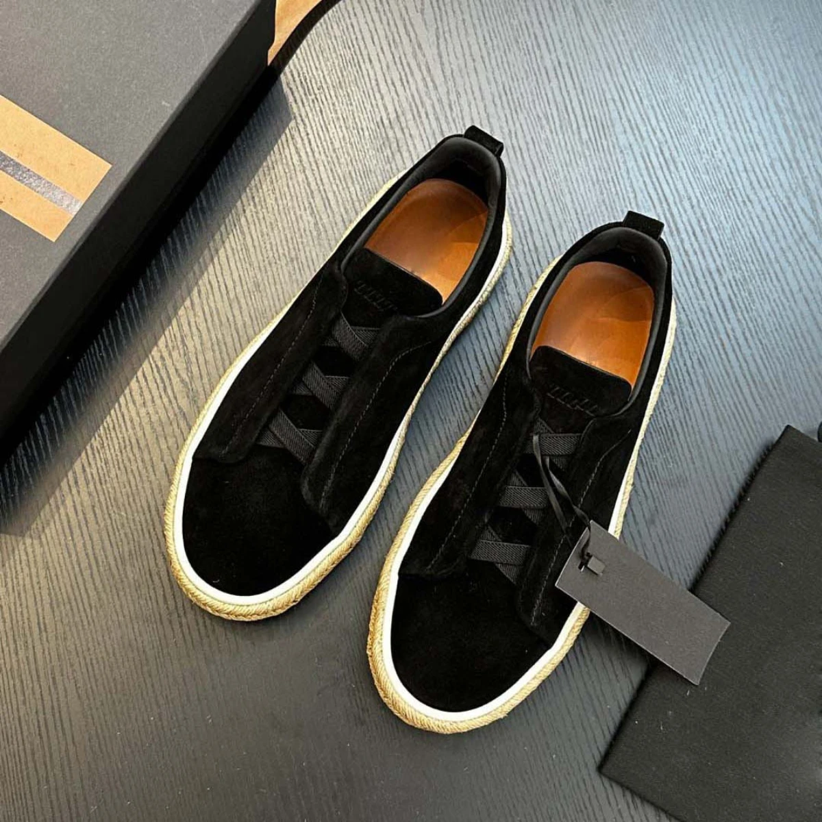 Herren Leder Freizeitschuhe mit Elastikband-Design, Atmungsaktive Vielseitige Alltags- und Pendler-Schuhe, Minimalistische Slip-On Loafer Image