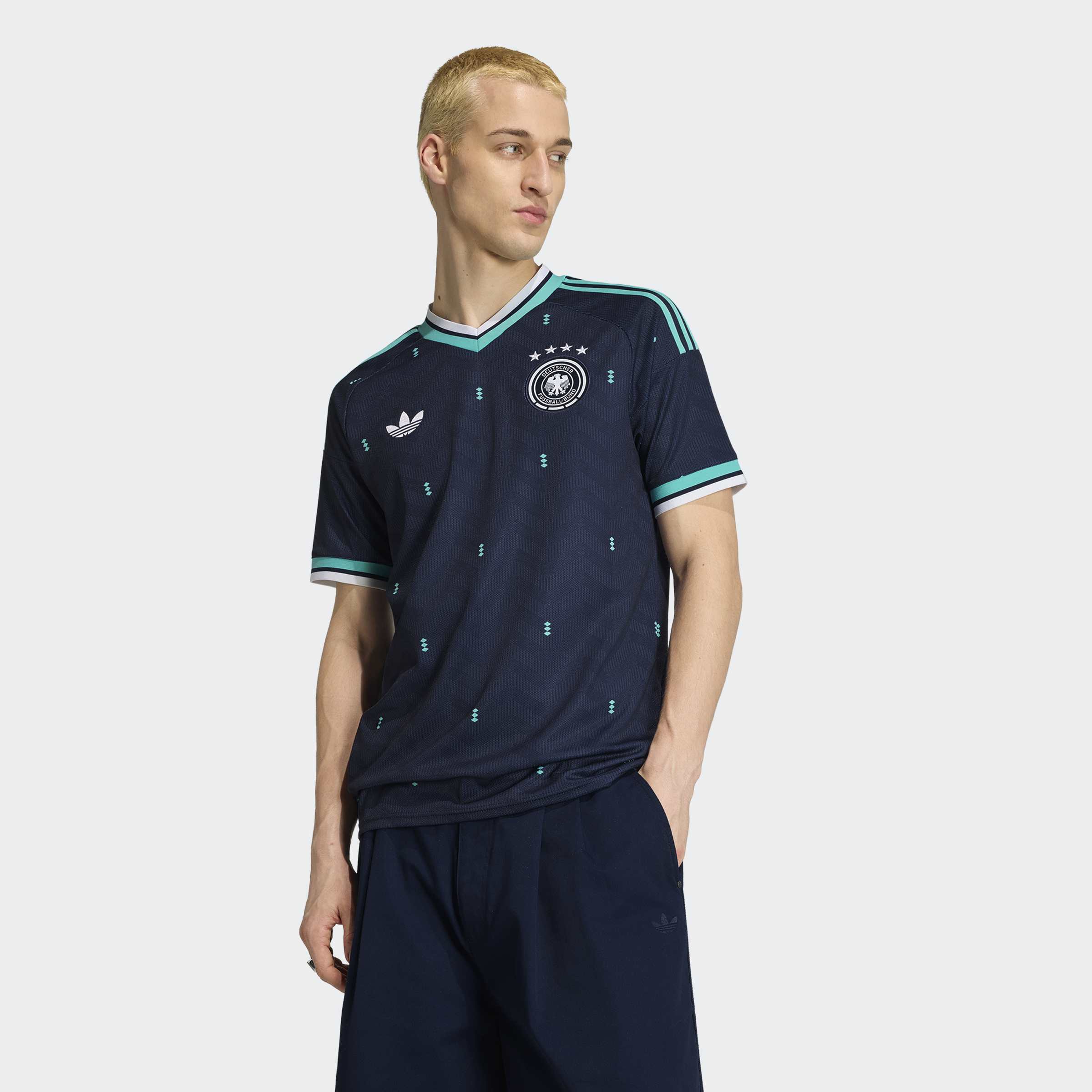 Fußballtrikot ADIDAS PERFORMANCE "DEUTSCHLAND 26 AUSWÄRTSTRIKOT", Herren, Gr. XL, collegiate navy, Obermaterial: 100% Polyester, V-Ausschnitt, Trikots Fußballtrikot, mit Climacool Technologie, V-Ausschnitt, mit geripptem Bund Image