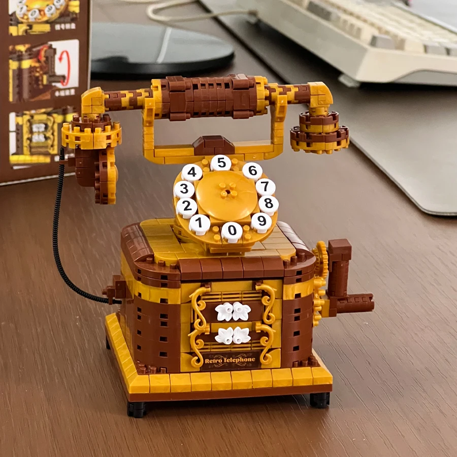 Mini Vintage Telephone Micro Bricks, Retro Rotary Phone Model Building Set, Creative Desktop Decoration Gift for Adults