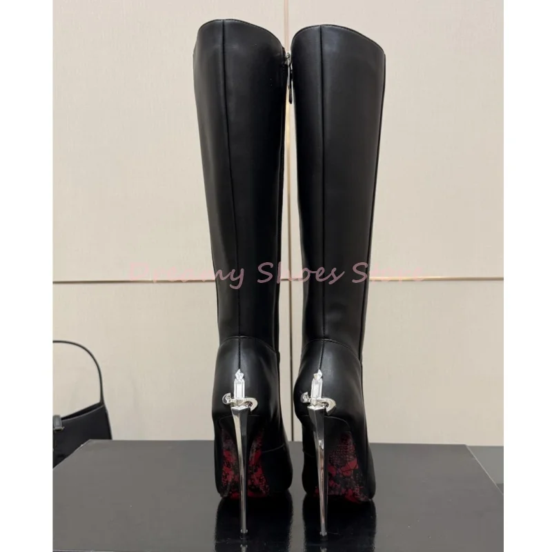 Schwarz Wildleder Metall Ferse Kniehohe Stiefel Frauen Leder Schwert Design Spitz Stiletto Stiefel Mode Luxus Party Prom Dame Schuh