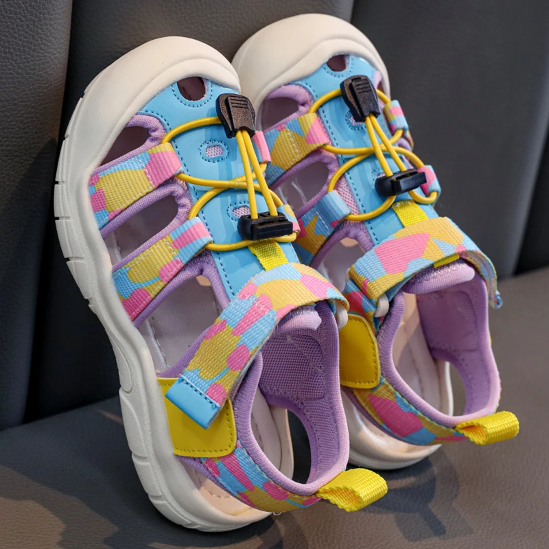 2026 Neue Kinder-Sportsandalen: Ausgehöhlte, mehrfarbige Sandalen im Kinderdesign, weiche, flache Riemchensandalen, süße Strandschuhe für Mädchen Image