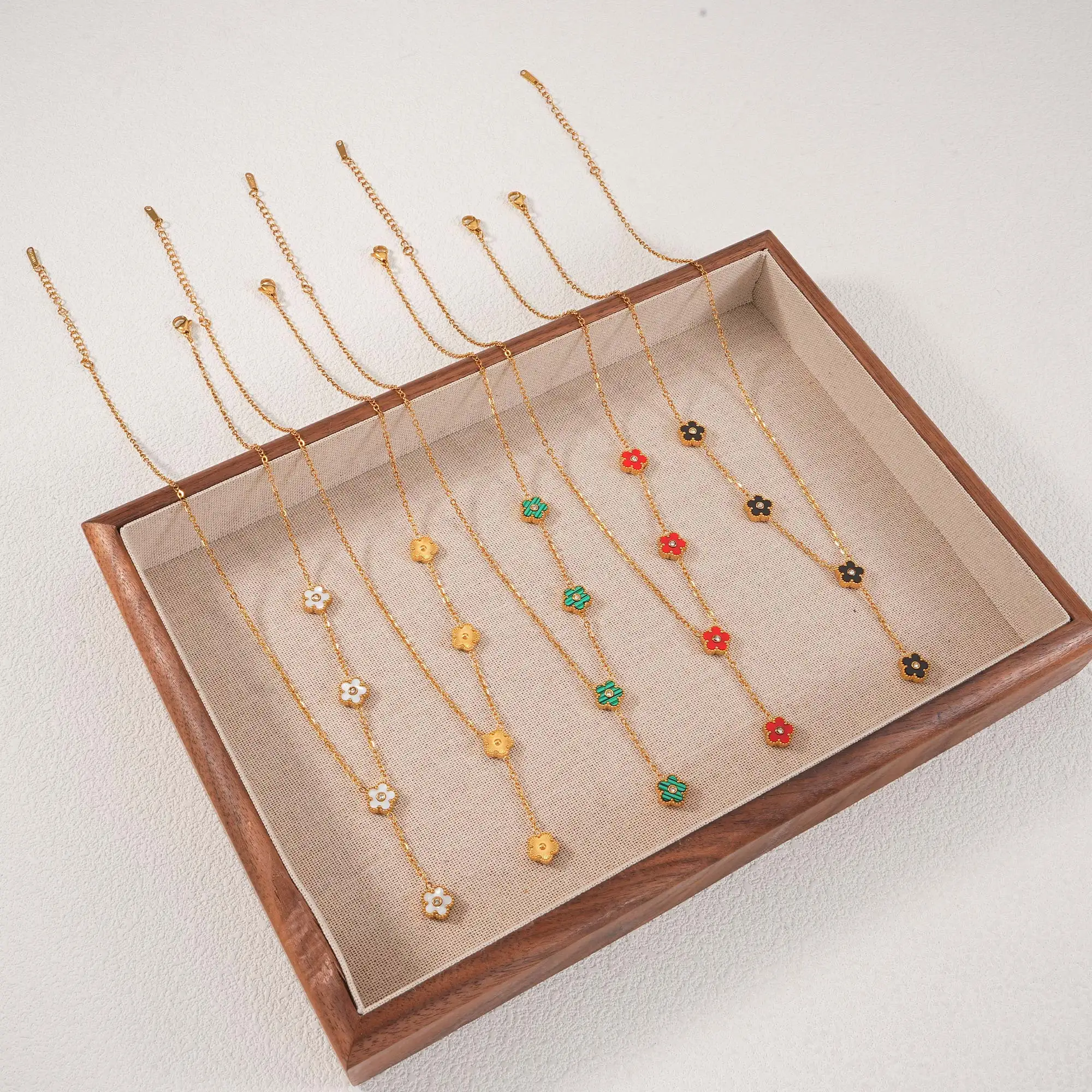 Vintage Gold Blumen-Anhänger Y-Halskette für Damen Emaille-Halskette Kristall Zierliche Goldkette Choker Modeschmuck Geschenk Accessoire