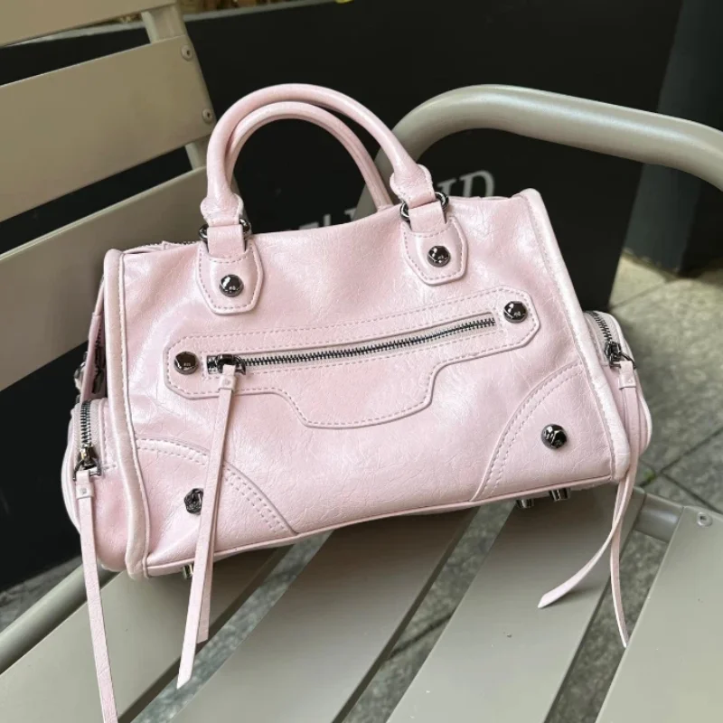 Vintage Y2k-Stil Rosa Handtasche mit Nieten-Quasten-Design Ölgewachste Leder-Mini-Umhängetasche Damen Marken-Vielseitige Schultertasche