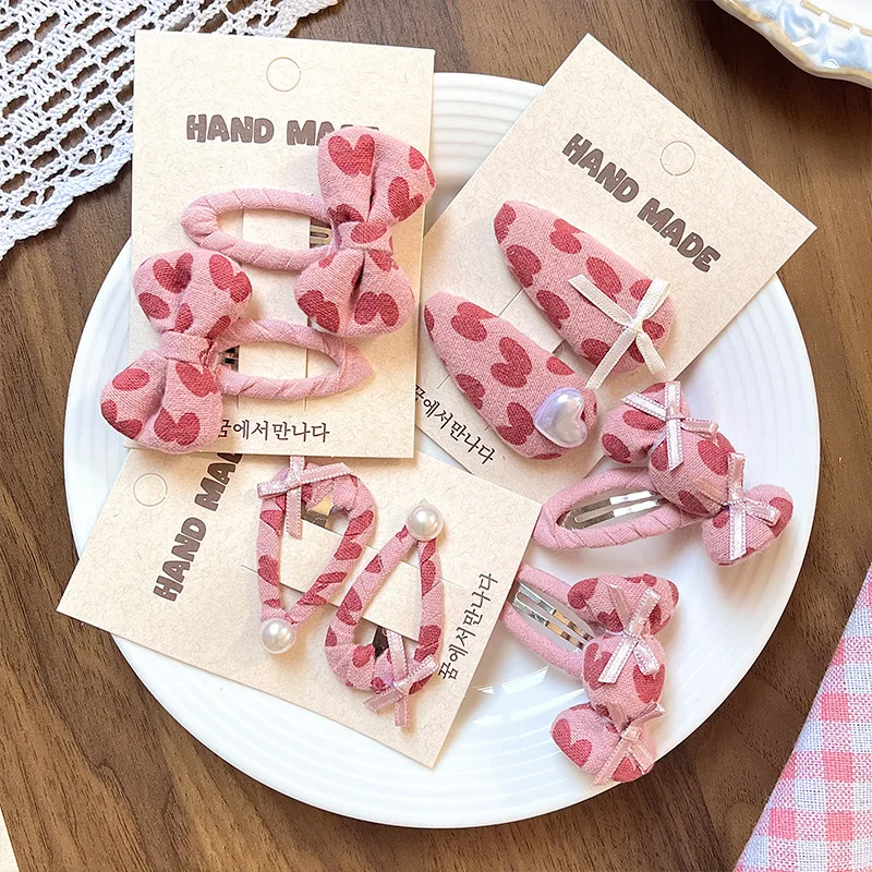 2 Stück süße, herzförmige Haar-Accessoires im koreanischen Stil für Kinder, Stoffkunst, bonbonfarbene Haarspangen für Mädchen, vielseitige Kopfbedeckung Image