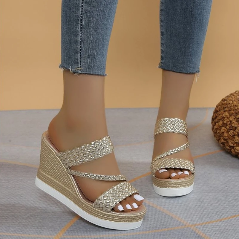 2026 Sommer Outdoor Strand-Sandalen Bequeme Sandalen Flache Keilabsatz-Schuhe Plateau-High-Heels Damen-Pantoletten