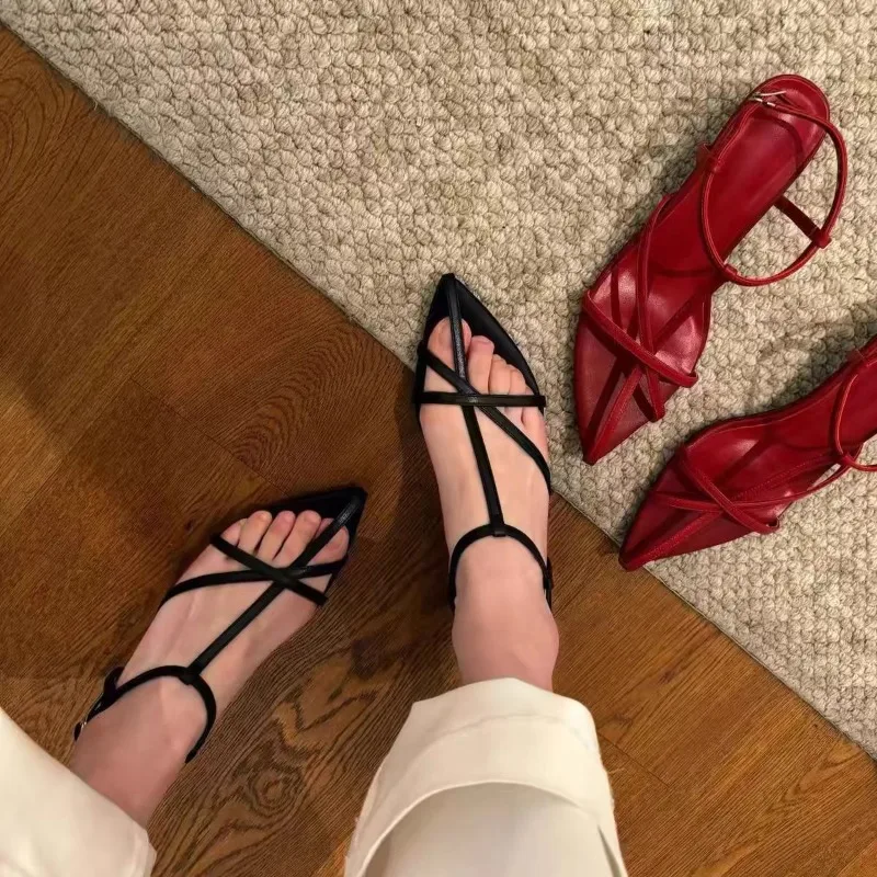 Spitze Zehen Niedrigen Absätzen Sandalen Frauen Elegante T-riemen Rot Sommer Sandalen mit Heels Mode Aushöhlen Schwarz Damen schuhe Neue