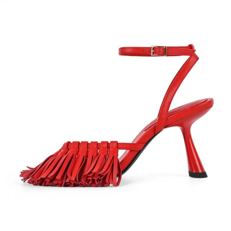 2026 Sommer Neuheit: Rote Quasten-Sandalen mit hohem Absatz und Schnalle, europäisch-amerikanische handgefertigte gewebte Zehenkappe, Damenschuhe