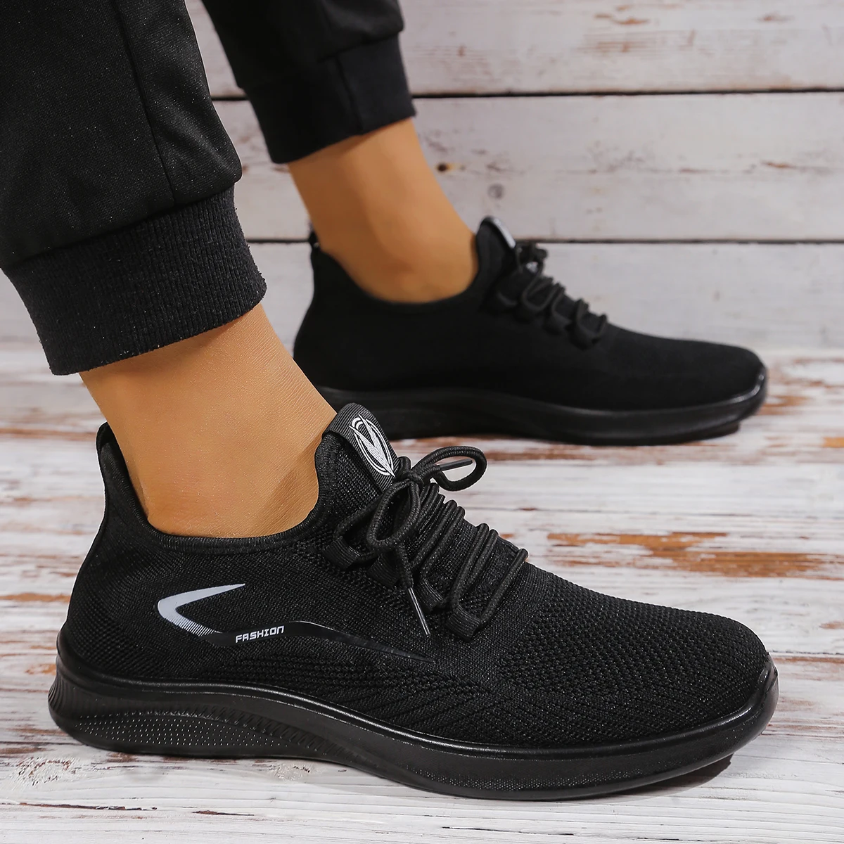 Herrenschuhe. Herren-Freizeitschuhe mit ultraleichter Polyurethan-Sohle, der oberste Teil sitzt besser auf der Haut. Perfekt für den Sommer!