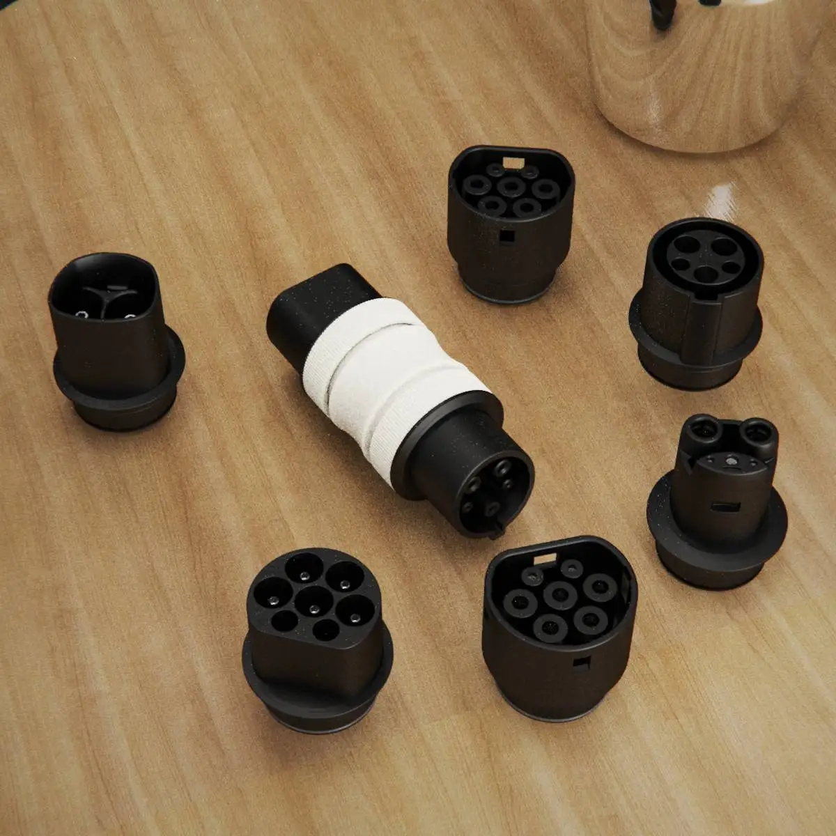 Adapter kompatibel mit 4 AC-Ladeständen EVOLADO 1 Kit 12 Varianten EV-Ladetyp 1J1772 Typ 2 Tesla GBT Image