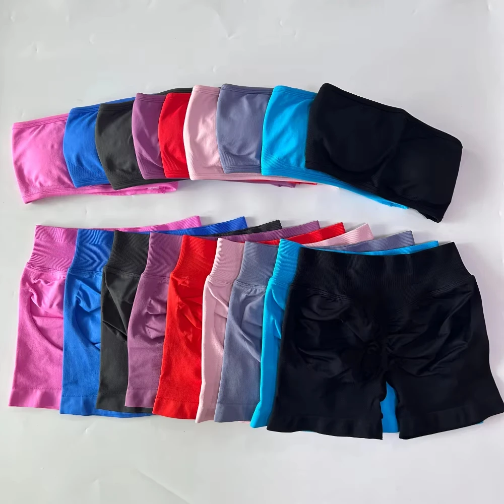 Ensemble de yoga 2 pièces pour femme : Soutien-gorge de sport bandeau sans dos à maintien élevé et short froncé – Tenue de sport confortable pour la gym et l'entraînement
