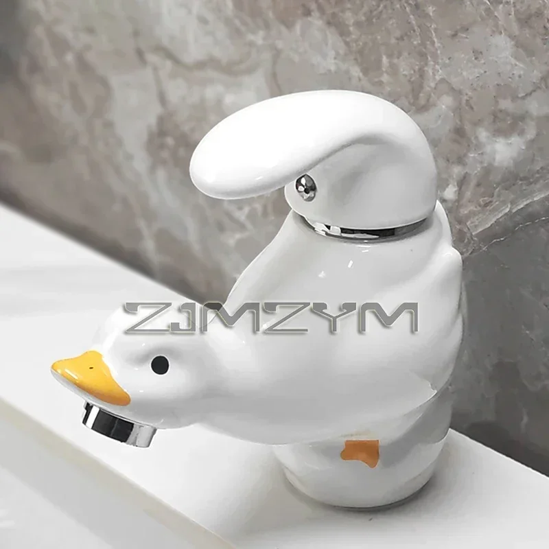 Cartoon niedlichen weißen Keramik Ente Wasserhahn Waschbecken Waschbecken Home Waschbecken heißes und kaltes Wasser Wasserhahn Badezimmer Dekoration Gadgets