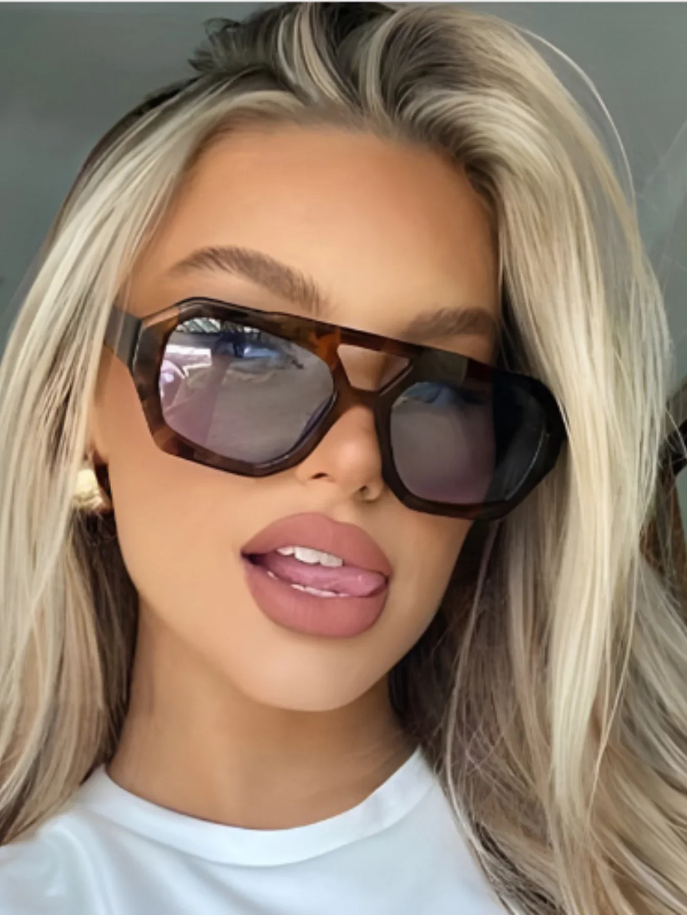 Grenzüberschreitende europäische und amerikanische Doppelstrahl-Sonnenbrille, unregelmäßige Sonnenbrille, 2023, neue personalisierte Retro-Sonnenbrille, beliebt auf dem Intern Image