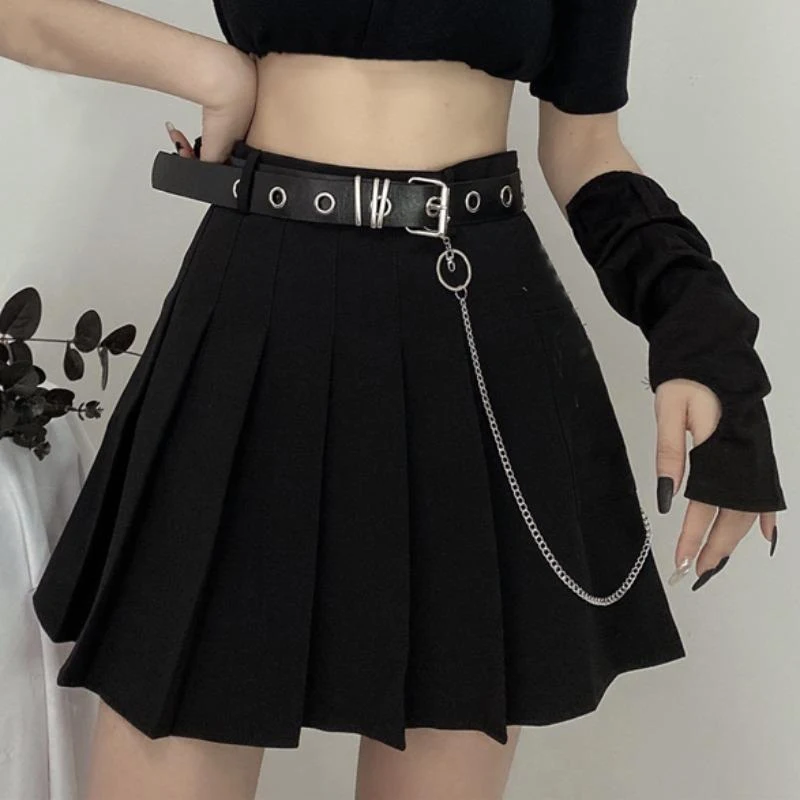 Schwarz Plissee Rock mit Kette-Gürtel Punk Rock Mädchen Cheerleading Belted Mini Rock Alt Frauen E-mädchen Outfit