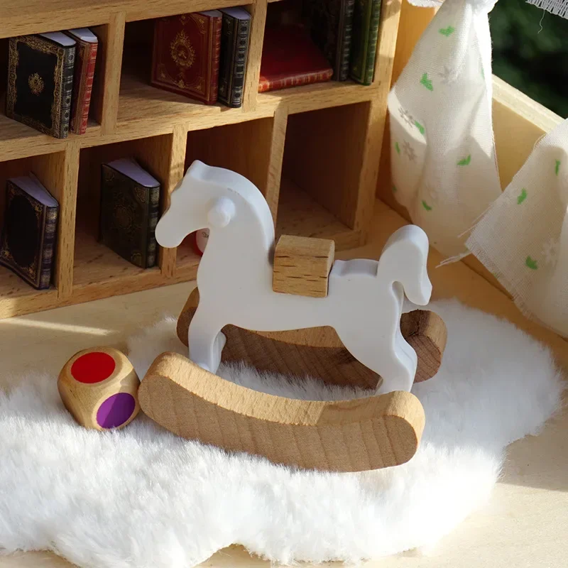 Mini Holz Pferd Spielzeug Modell Puppe Dekorative Zubehör Einfache Kleine Holz Pferd Schaukelpferd Puppenhaus Ornamente Wohnkultur