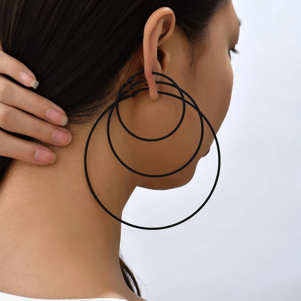 5 Größen Edelstahl schwarz rund Kreis Creolen für Frauen Punk übertrieben glatte Statement-Ohrring Gothic-Schmuck Geschenk
