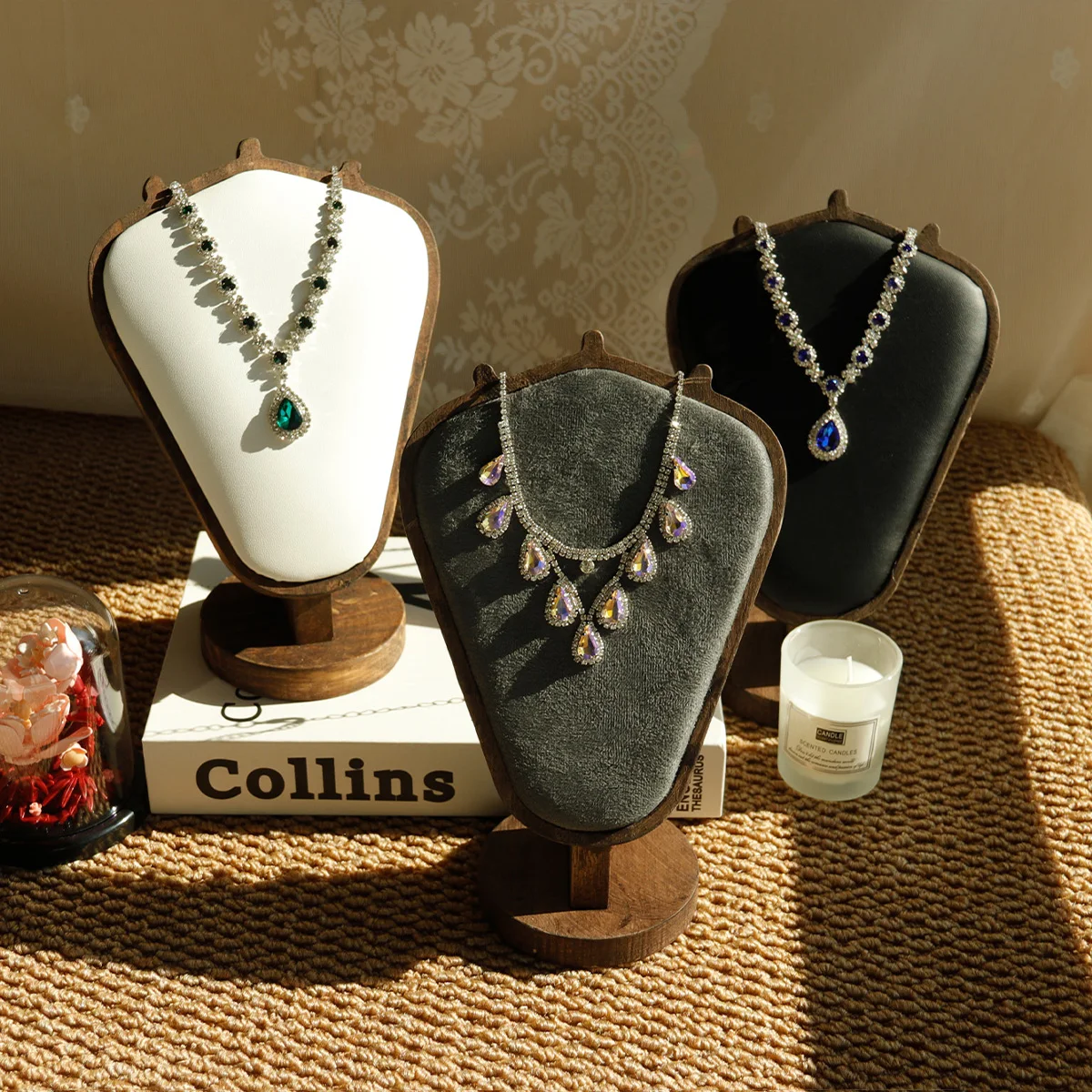 Walnussfarbener Schmuck, Halskette, Schmuckständer, hochwertiges Eindruckmodell, Theke, Schaufenster, Requisiten, Halskettenrahmen Image