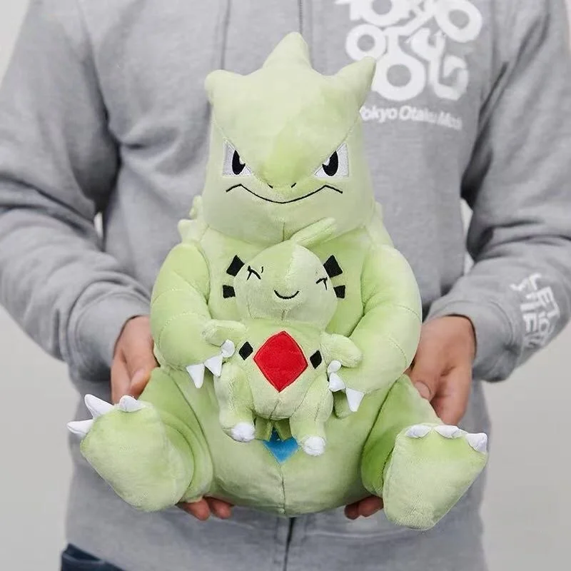 Pokemon Peluches Pikachu Plüsch Charizard Dragonite Holding Dratini Gefüllte Puppe Tyranitar Niedliche Version Anime Peluche Spielzeug Geschenke Image
