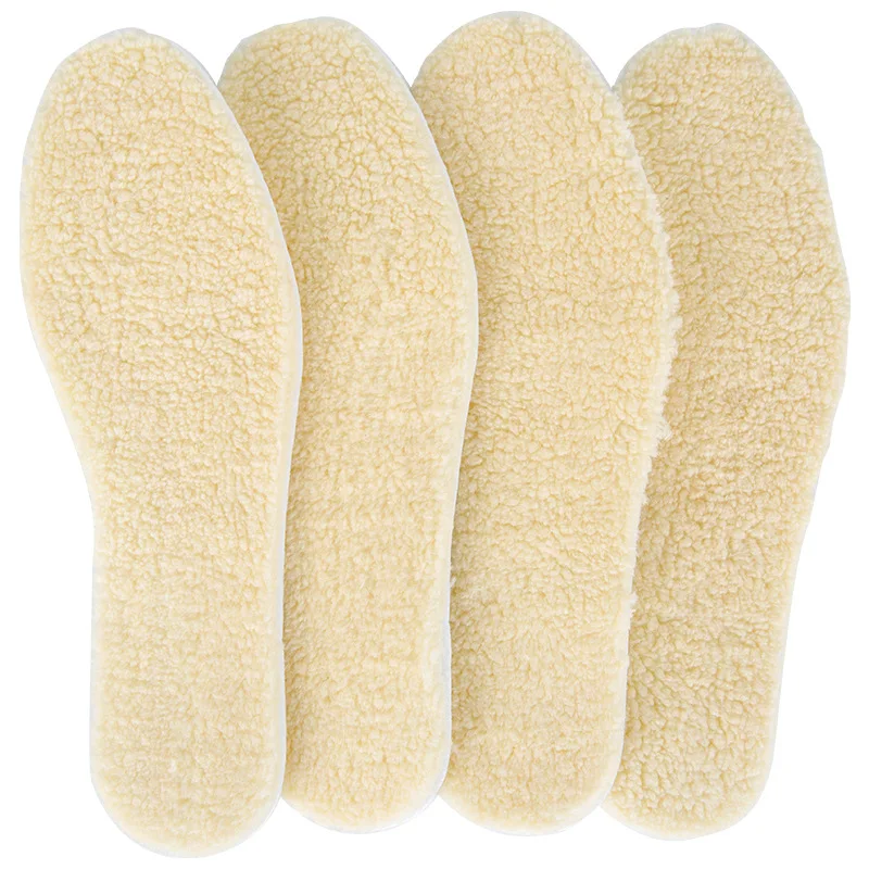 Verstellbare warme Einlegesohlen mit Fleece und verdicktem Lammfell. Bequeme Einlegesohlen aus Kaschmir und Baumwolle. Schneestiefel Image