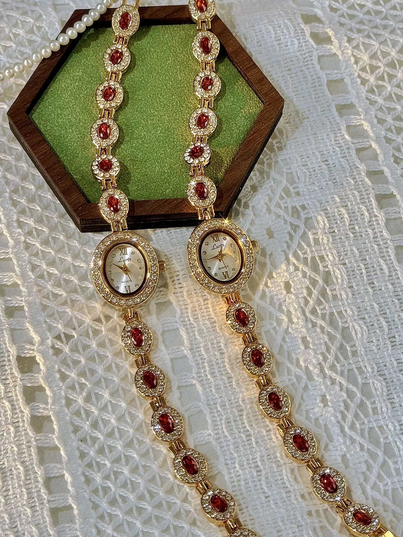1 Stück neue hochwertige, farbenfrohe Turmalin-Edelstein-Strass-Intarsien, luxuriöse, elegante, modische Damenuhr mit ovalem Zifferblatt, 30 m wasserdichte Damenuhr, geeignet für Alltag, Party, Urlaub, Ausflug und andere Anlässe und andere Anlässe