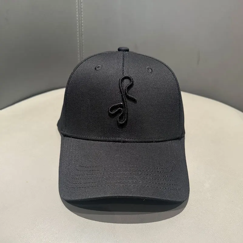 Modische schwarze Baseballkappe für Damen, hochwertige Baumwolle, monogrammverzierte Baseballkappe, verstellbarer Klettverschluss, Hip-Hop-Kappe