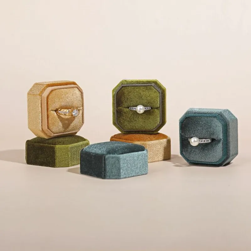 Cord-Ringbox, 5 x 5 x 4 cm, kleine Größe, vierfarbiger Punkt, sechseckiger Flanell-Ring, Schmuckschatulle für Hochzeit und Verlobung Image