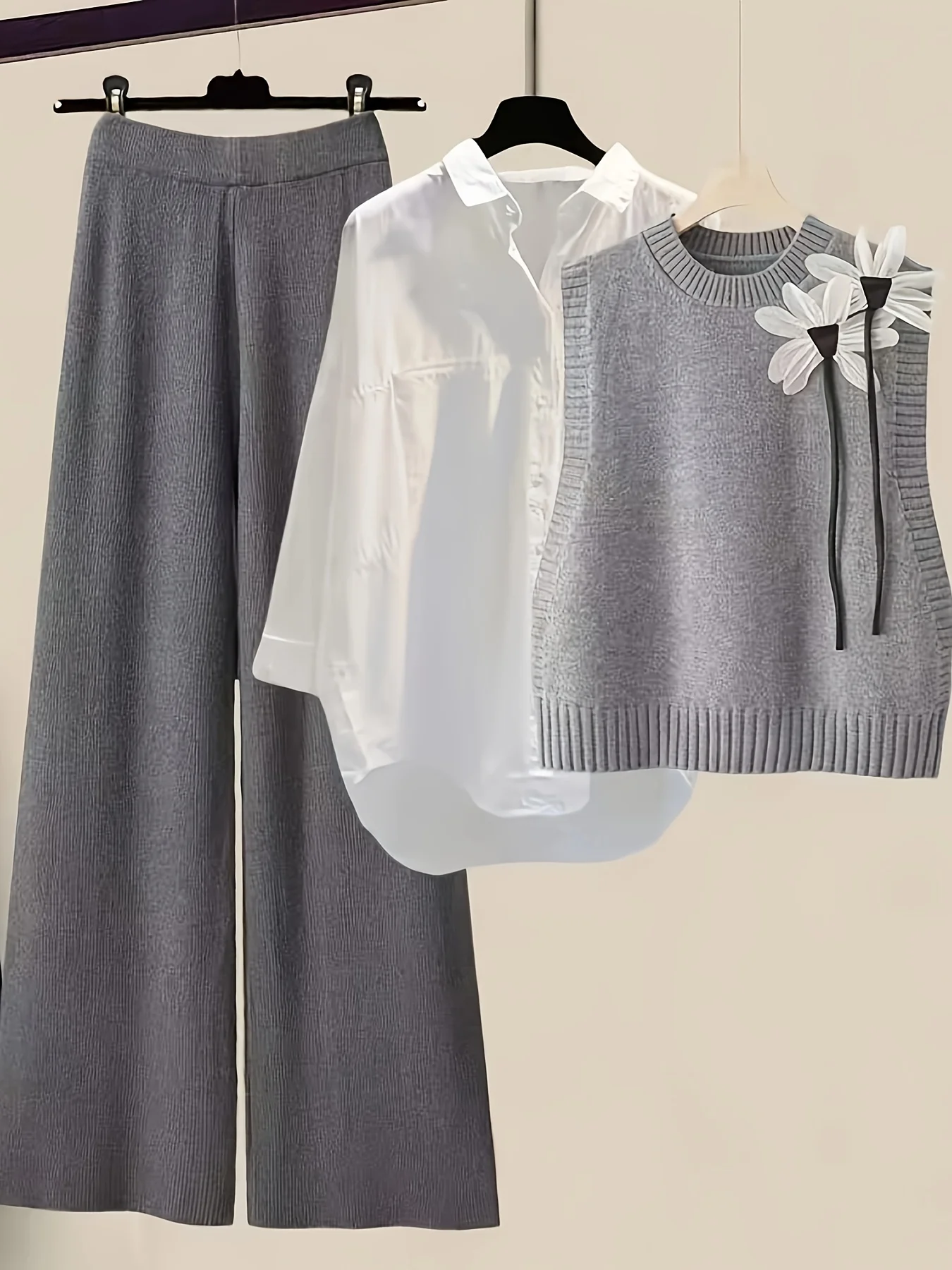 Herbst Winter Elegante Strickwaren 3-teiliges Damen-Pullover-Set Schicke weiße graue schwarze Strickjacke mit Schleifendetail Lässige gestrickte Hose mit weitem Bein