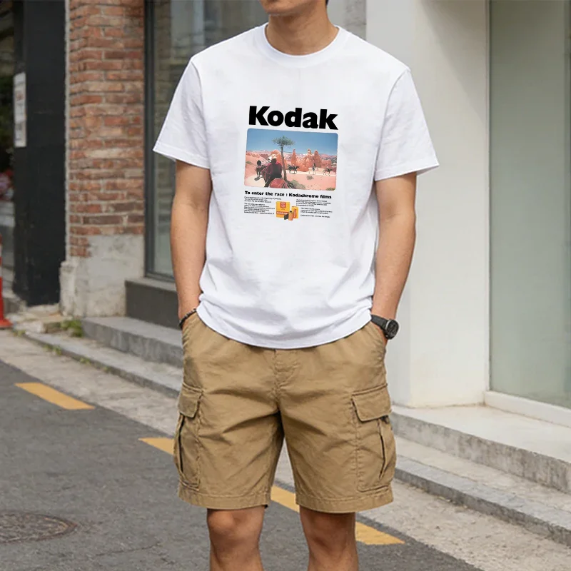 Meistverkauftes Kodak Frühjahr/Sommer T-Shirt aus 100 % Baumwolle – amerikanisches Streetwear-Oberteil für Erwachsene. Das Outfit der Modelin dient nur als Referenz. Image