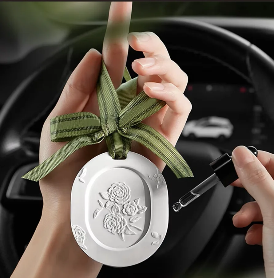 Diffusore di aromi duraturo Gesso in rilievo Fiore Fragranza Tablet Aromaterapia Luce Diffusore di profumo di lusso Ciondolo di fragranza per auto