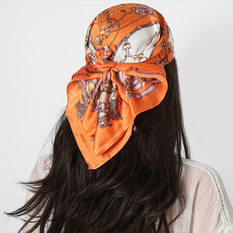 Sciarpa di seta quadrata di lusso da 70 cm Sciarpa da donna con stampa a catena Scialle in raso Fazzoletto da donna Fascia da collo Bandana Sciarpa Hijab