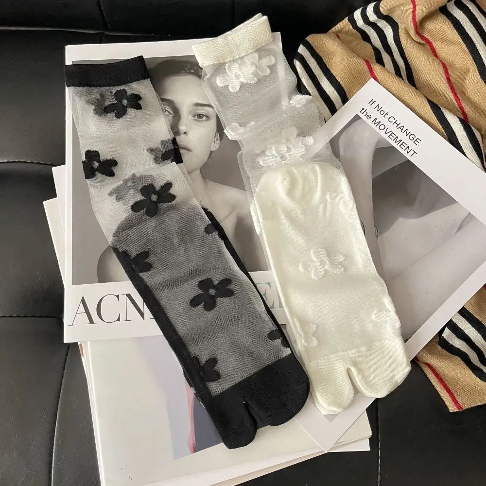 Ultradünne, transparente Damen-Socken mit geteilter Zehenpartie, schwarz, weiß, Sommer-Kristall-Seidenblume, aushöhlen, durchsichtige, zweizehige japanische Tabi-Socken Image