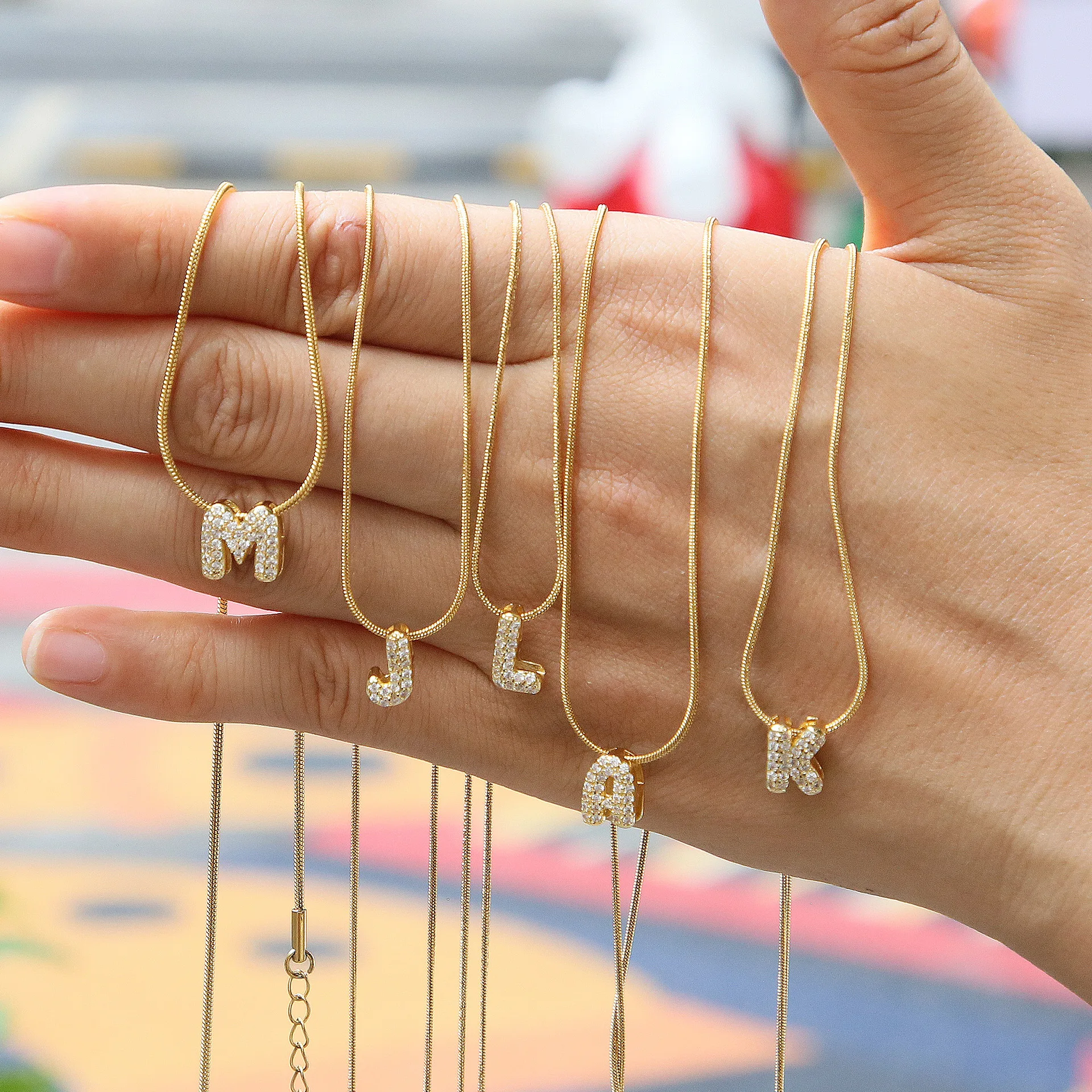 Zierliche Zirkon-Halskette mit kleinem Anfangsbuchstaben für Damen, vergoldeter Edelstahl, Schlangenkette, Choker-Halsketten, Alphabet-Anhänger Image