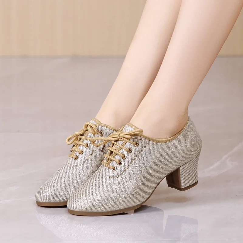 Neue Gold Tanz Turnschuhe Frauen Bling Latin Schuhe Weichen Sohlen Moderne Jazz Dance Schuhe Mädchen Tango Ballsaal Tanzen Schuhe Heels