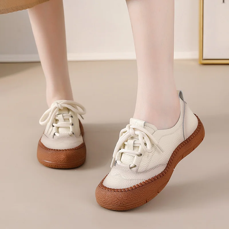 Damen-Mokassins mit Schnürung, gemütliche Mama-Bootsschuhe, flache Schuhe mit runder Spitze. Neue handgefertigte Schuhe aus echtem Leder für Damen, ganzjährige Oxfords-Flats Image