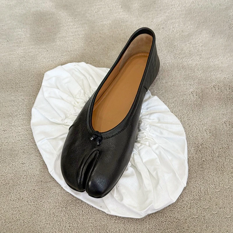 Ballerinas aus echtem Leder, schwarze bequeme Flats, Damen-Tibi-Schuhe mit Zehentrennung, plissierte Mary Janes aus Schafsleder, Designer-Damenschuhe