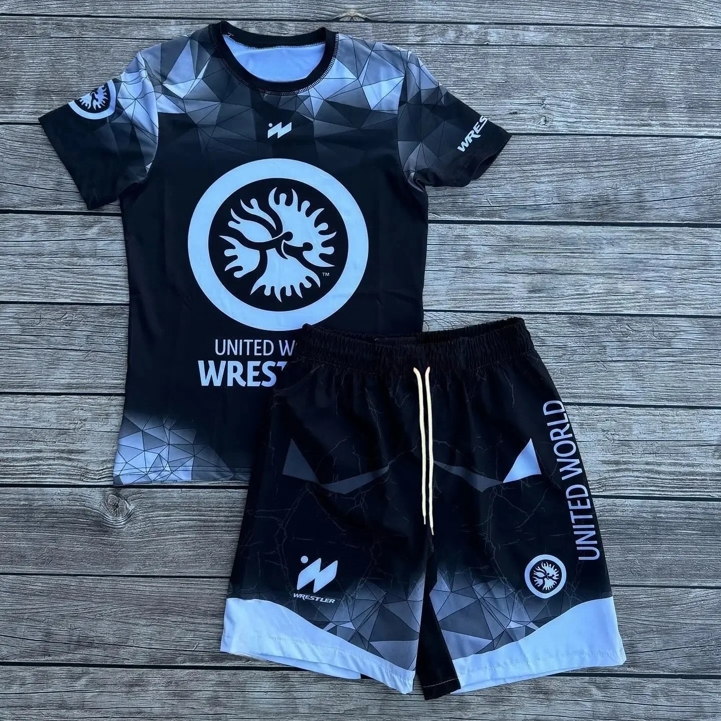 2026 Neue Eltern-Kind-Kleidung United World Wrestling Sportset Schwarz-Weiß-Muster Gezahnte Shorts Schnell Trocknendes T-Shirt Image