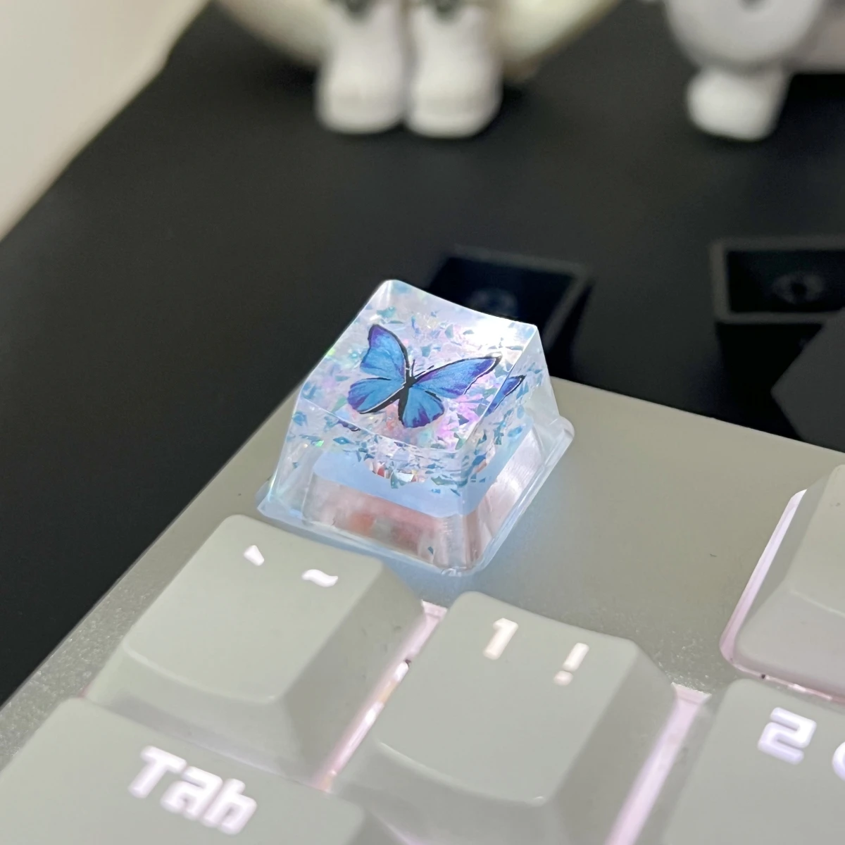 1Pcs Neue Beste Verkauf Transluzenten Schmetterling Tastenkappen Kreuz Achse Mechanische Tastatur Tastenkappen Mit Zubehör R251 Image