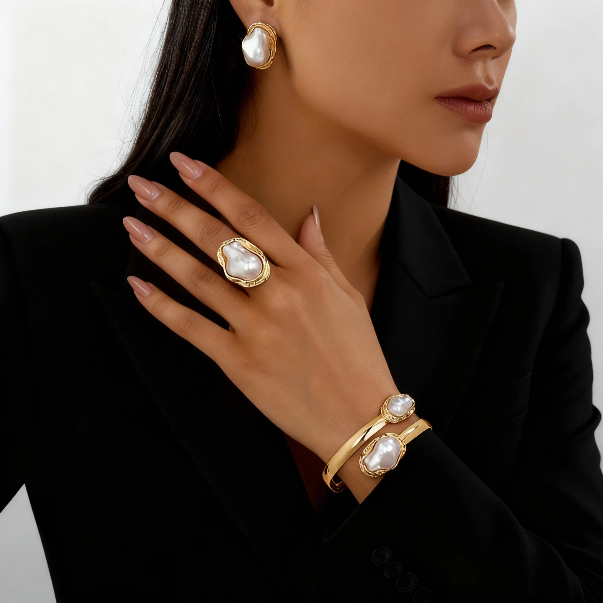 Bracciale rigido di perle barocche irregolari alla moda per le donne Bracciale aperto metallico vintage per ragazze Accessori per gioielli da sposa per feste