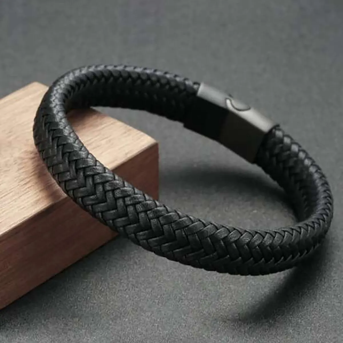 Schwarz pu leder magnet armband herren reif und stabil und elegant geben männer das beste geschenk für männer Image