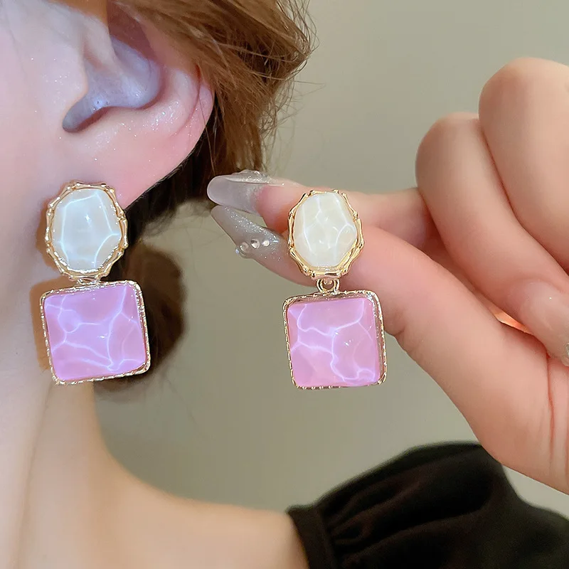 Kontrastfarbene Harz-Tropfenohrringe für Frauen, asymmetrisch, oval, quadratisch, baumelnde Ohrringe, Hochzeit, Party, Blau, Lila, Geometrie-Schmuck Image