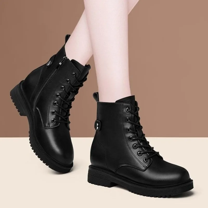 Kleine Größe, neue Herbst- und Winterstiefel, schwarz, dicke Sohle, warme kurze Stiefel mit Fleece, winddicht, rutschfest, vielseitige Motorradstiefel