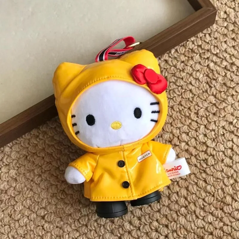 Niedlicher gelber Regenmantel Hello Kitty Plüschtier-Schlüsselanhänger, Kawaii Regenjacke Kitty Stofftier-Puppe, Taschenanhänger, Ornament, Geschenk
