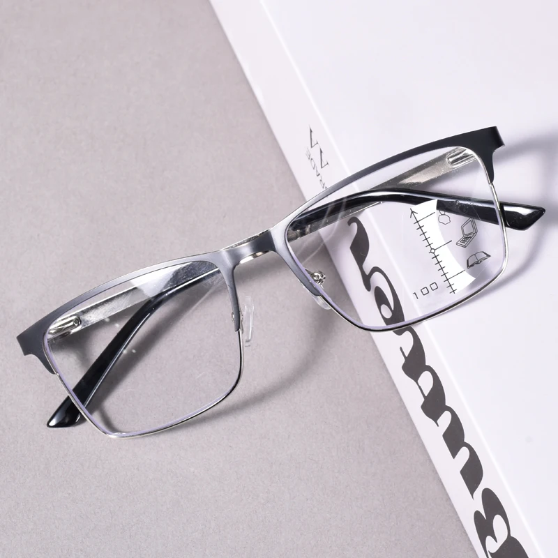 Schwarze Zweifarbige Hochwertige Herren-Lesebrille im Vintage-Stil mit Blaulichtfilter und Mehrstärken-Gleitsichtgläsern mit Federmechanismus Image