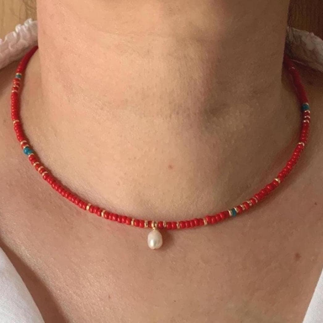 Collana di perline dorate e rosse, delicata collana di piccole perline rosse, collana boho chic di perline rosse, girocollo a strati