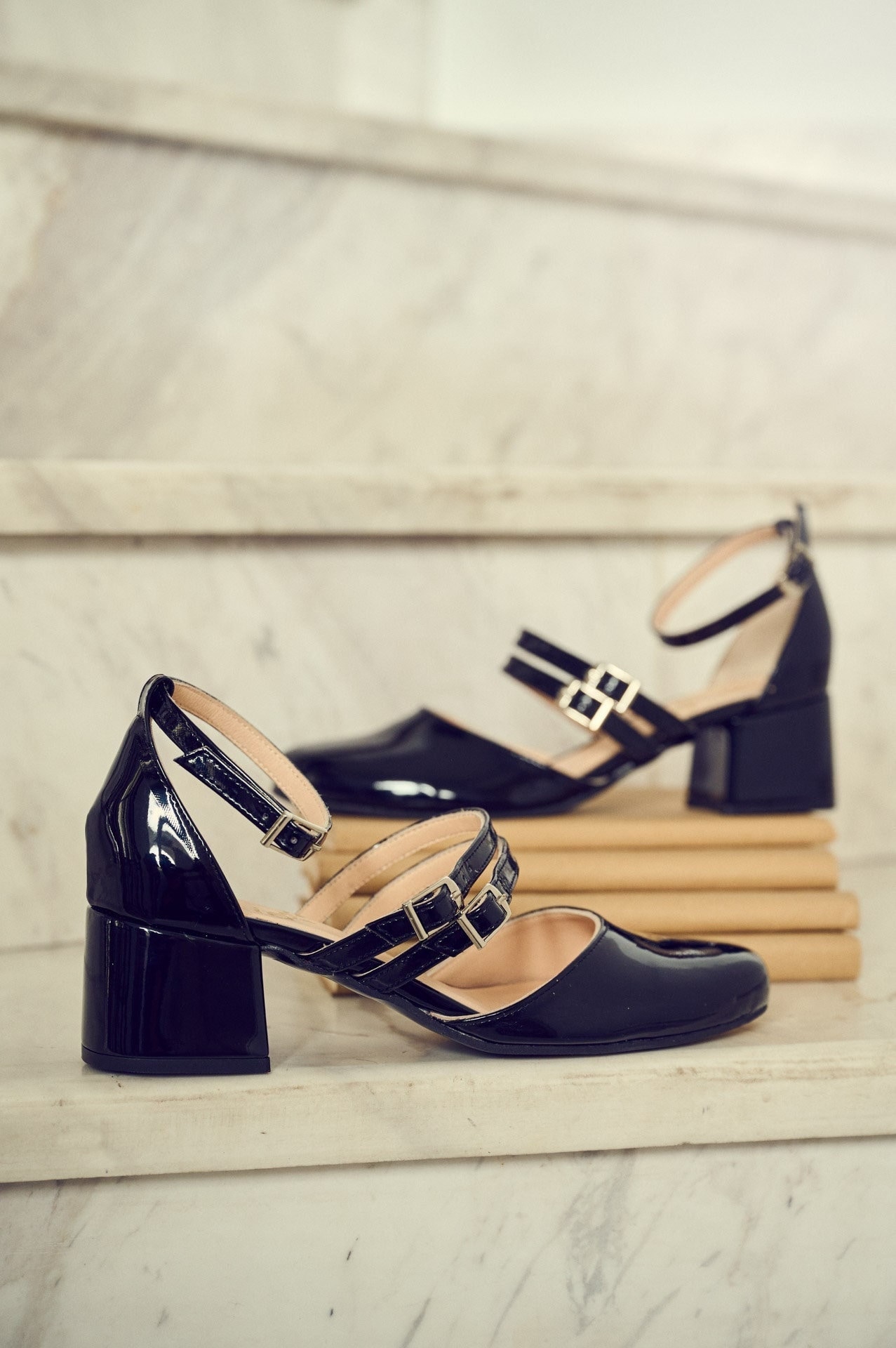 Scarpe Mary Jane nere lucide in vernice nera, sandali a piedi nudi con tacco medio e tacco a blocco medio, décolleté da donna con tacco da 4,5 cm in s