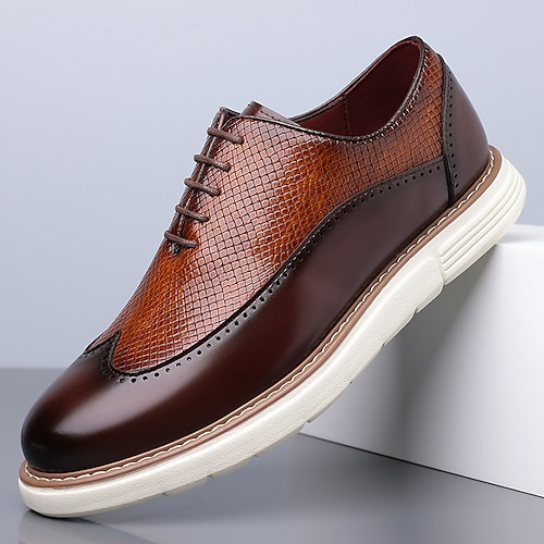 Herren-Sneaker im Wingtip-Oxford-Stil in Hellbraun und Olivgrün, Schnürschuhe im Brogue-Stil, lässige und elegante Schuhe für den stilvollen Business-Casual-Look, Reisen, Alltag und ein schickes Wochenende. Image